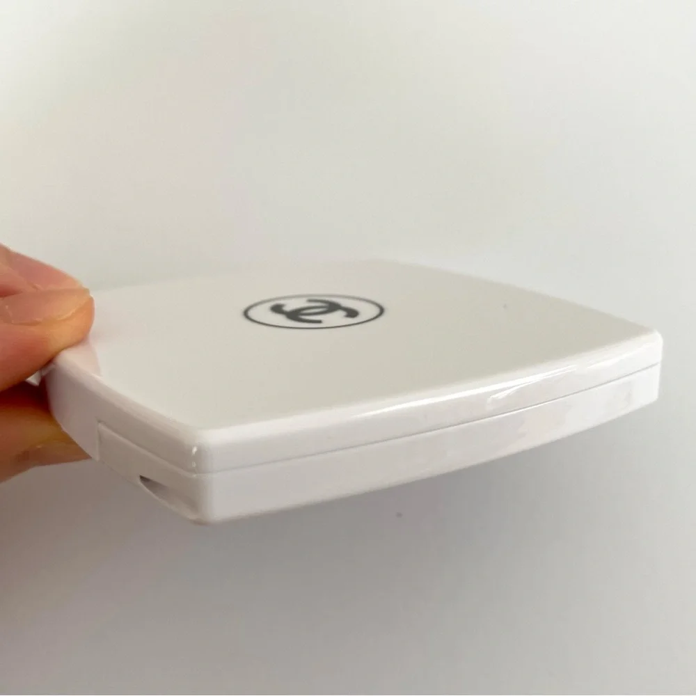 Brand New Chanel White Plastic Makeup Mirror Duo - Picture 2 of 7